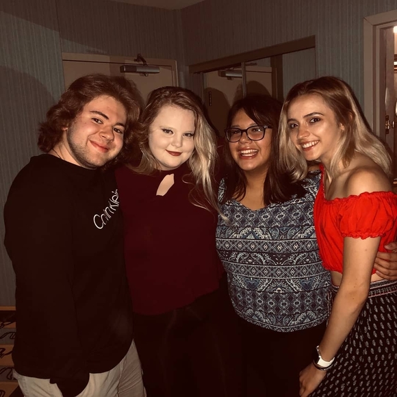 Meet your Posher, Brooke - Picture 1 of 1